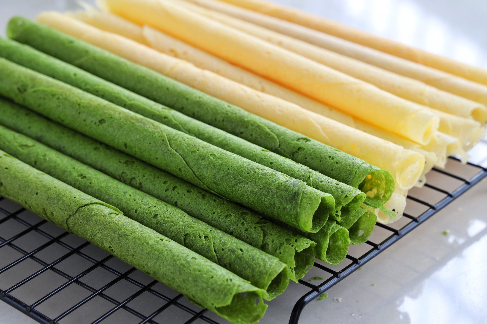 这是我吃过最好吃的蛋卷，又香又脆一碰就掉渣，吃一口就停不下来