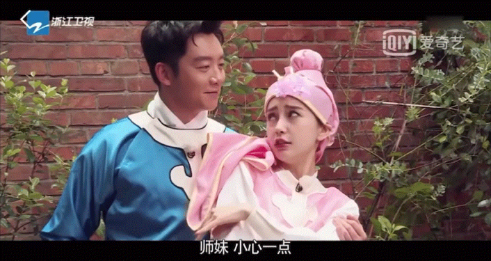 不好好演戏却一次又一次挑战经典角色，但总被比下去，她图啥？