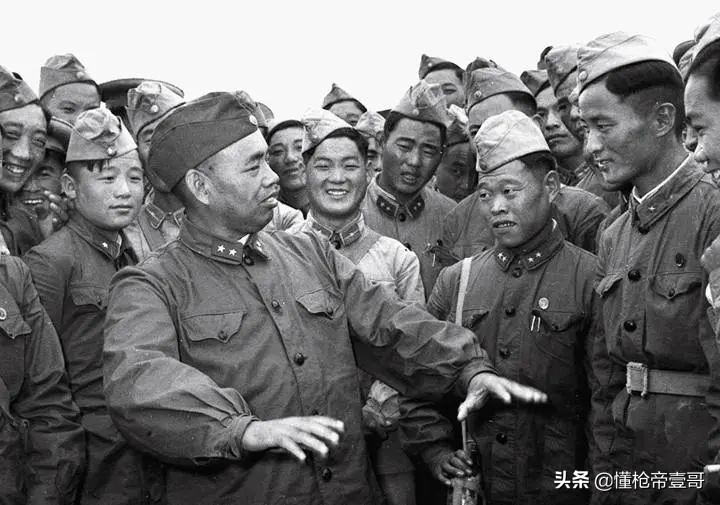 正戴像和尚，歪戴像流氓！短命军帽遭中国官兵