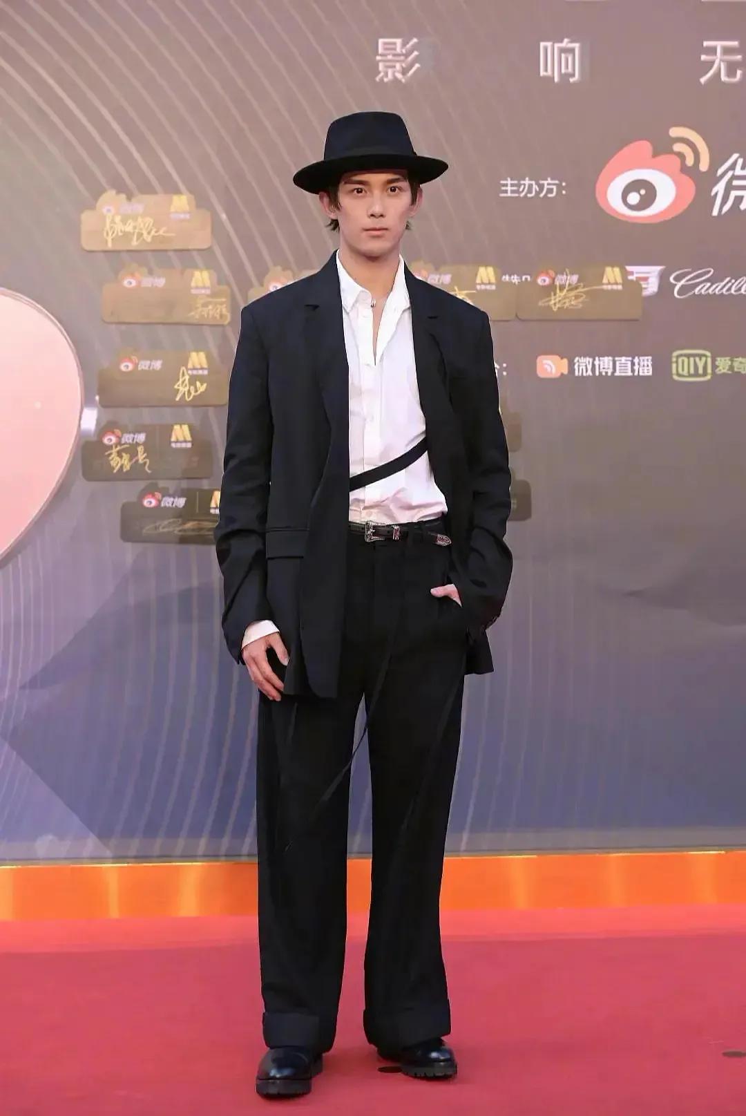微博之夜张哲瀚 刘昊然 吴磊 朱一龙等男星生图 谁更可 头条汇