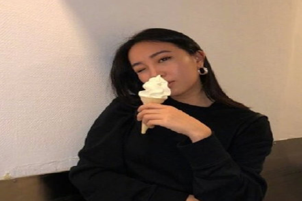 杨祐宁官宣女儿出生，网友：什么时候结婚的？妻子又是谁？