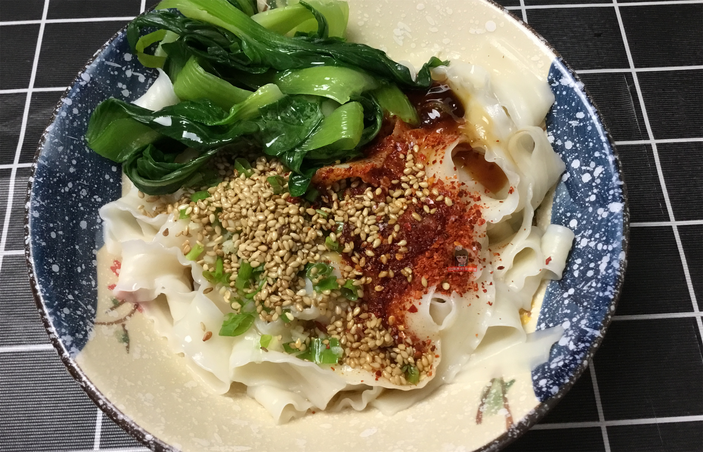 Teach you how to make oily noodles. The skills and methods show you, it is comparable to the original version of Bailu.