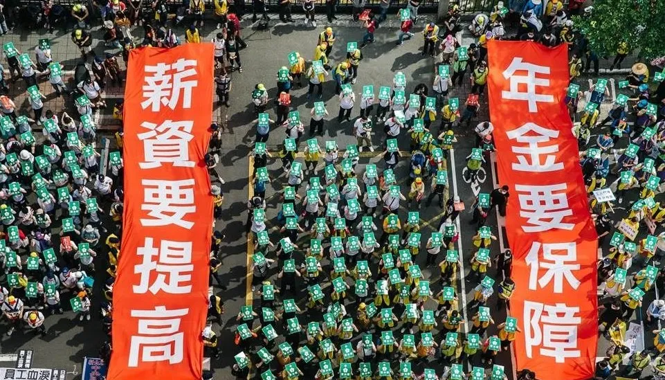 台灣數千人勞動節遊行怒嗆蔡當局