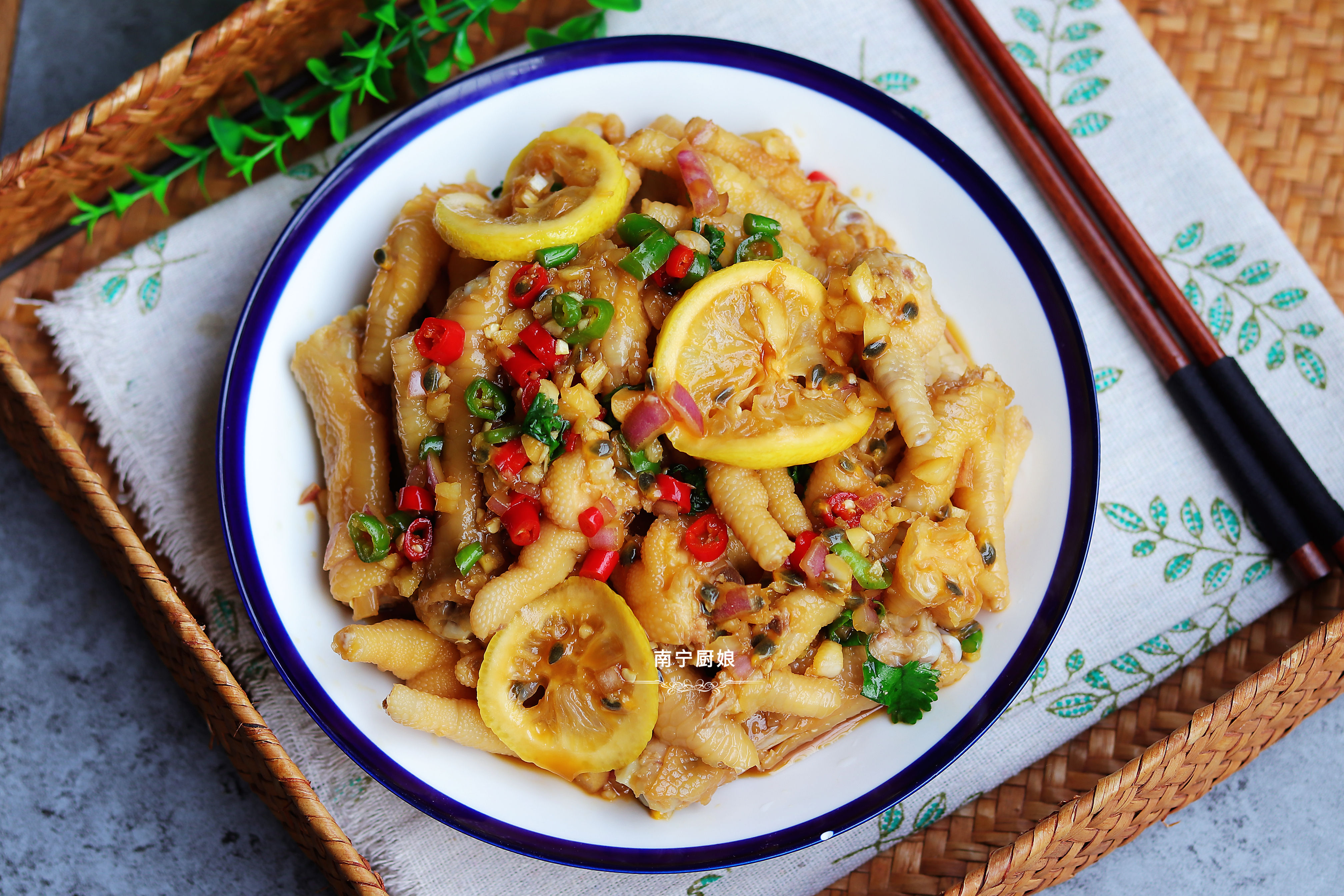 When doing lemon phoenix claw, master these 4 small doohickey, gallinaceous claw is fragile tender tastily, tasty still does not have fishy smell