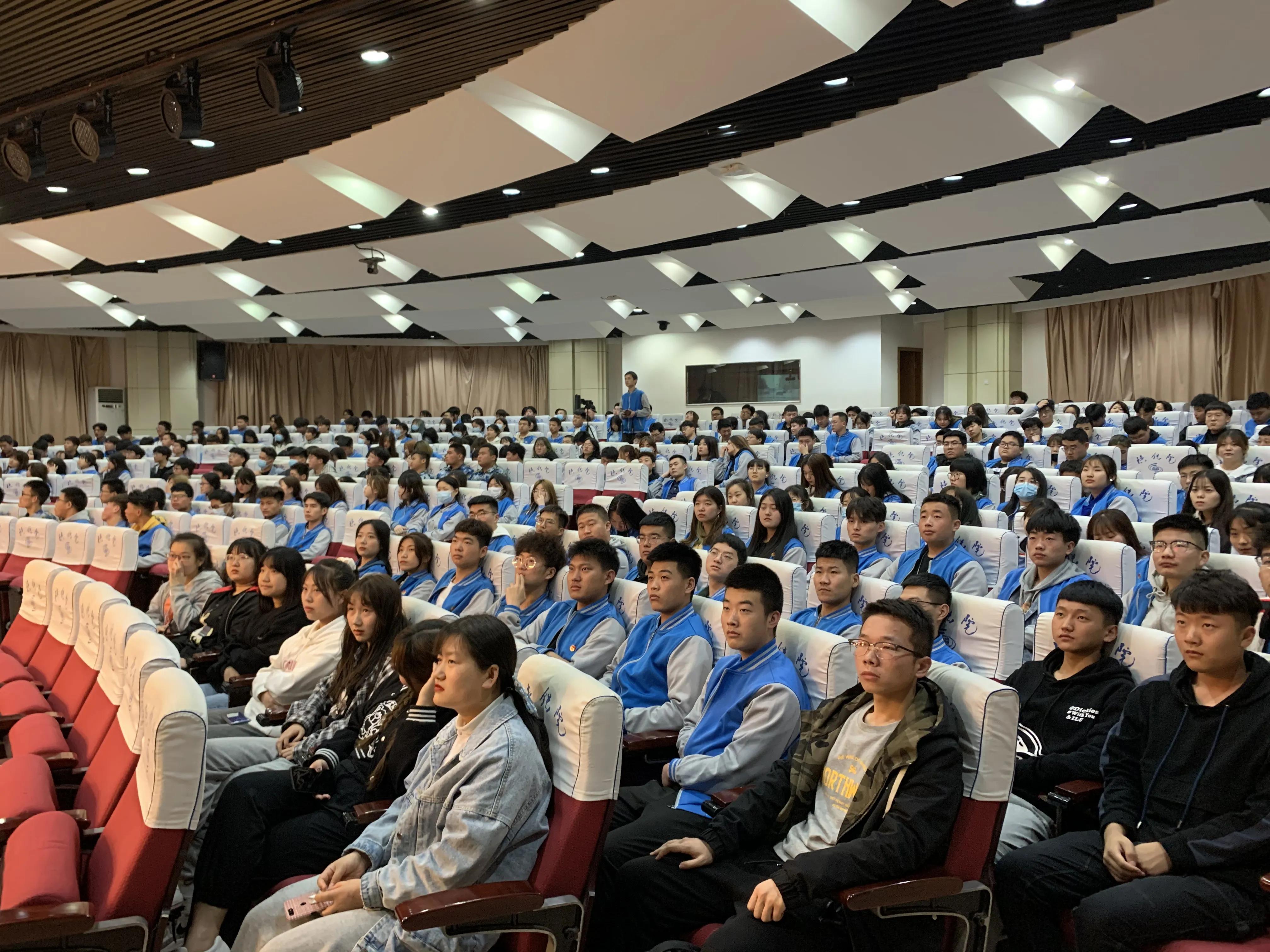 道路千万条,安全第一条——陕铁院管理学院举办"以案说法"交通安全