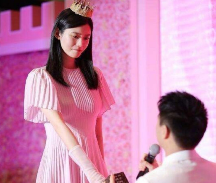 赌王何鸿燊去世，网友却为他家产操碎了心，奚