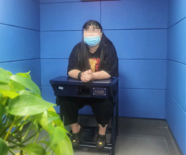 浙江一大学生谈1个半月恋爱花了318万！警方找到了他200斤“女神”