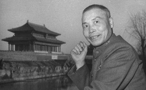 他为日本做事，被骂\"大汉奸\"，后来名字