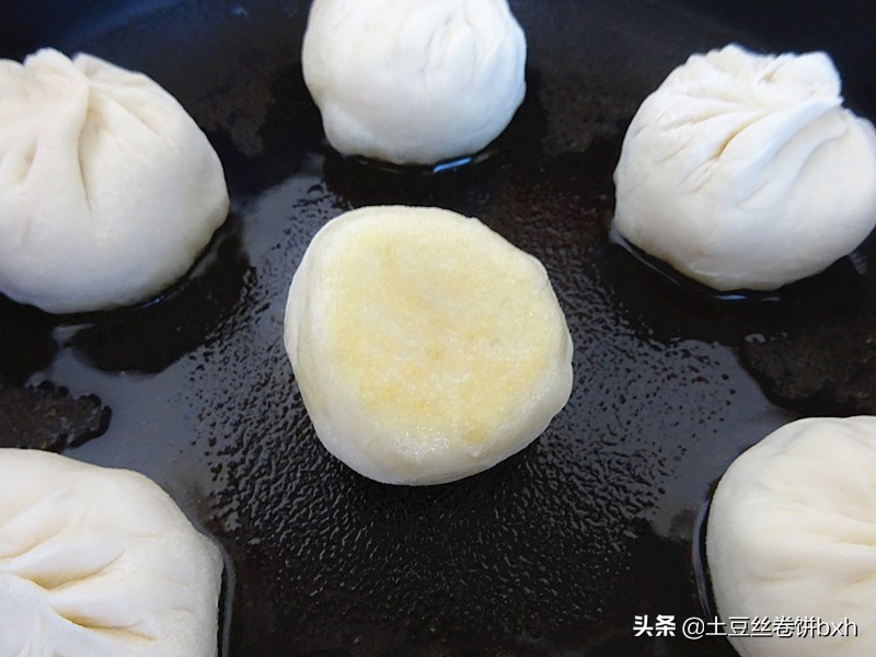 秋天，这馅做包子就水煎，暄软焦脆又营养，几天不吃就馋得慌