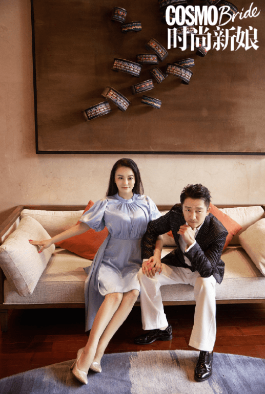 邹市明夫妇拍写真庆祝结婚十周年，冉莹颖身材丰腴，大片画风唯美
