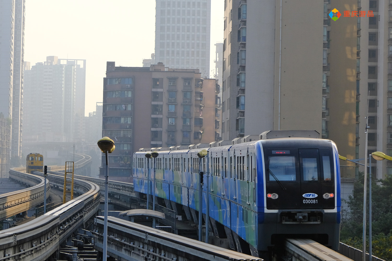 重庆最长的一条轨道线路，全线接近70公里，最高票价只要7元
