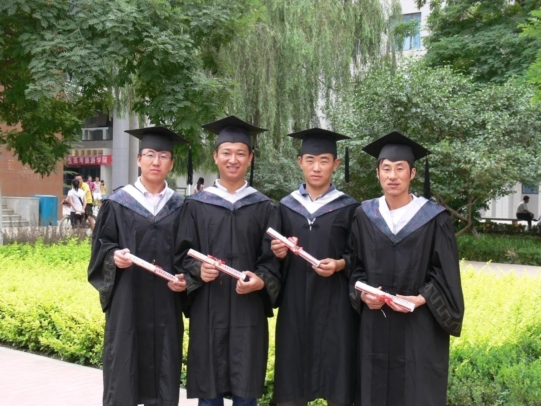 戍边英雄大学时的照片，怀念！铭记