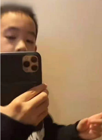 應采兒霸氣寵娃！ 花5萬配頂級電腦，Jasper手舞足蹈超開心