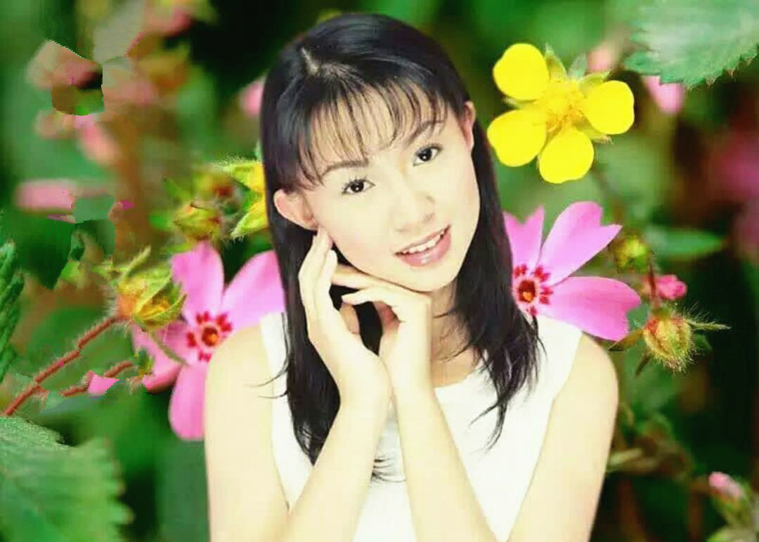卓依婷夫妇为女儿庆祝8岁生日，一家三口合影曝光，全员高颜值