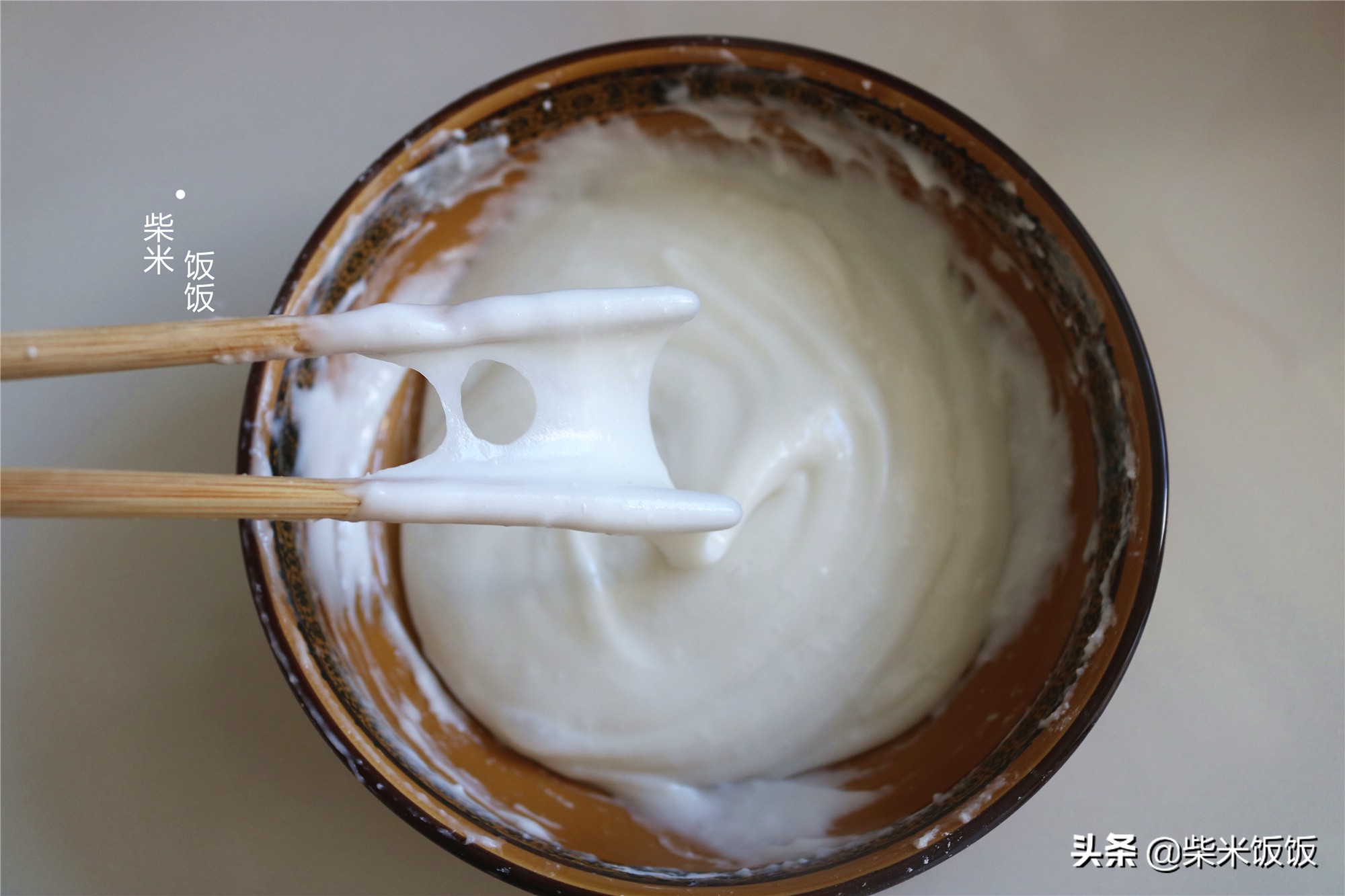 一碗糯米粉，一碗糖水，做80后小时候的零食，香甜酥脆真好吃