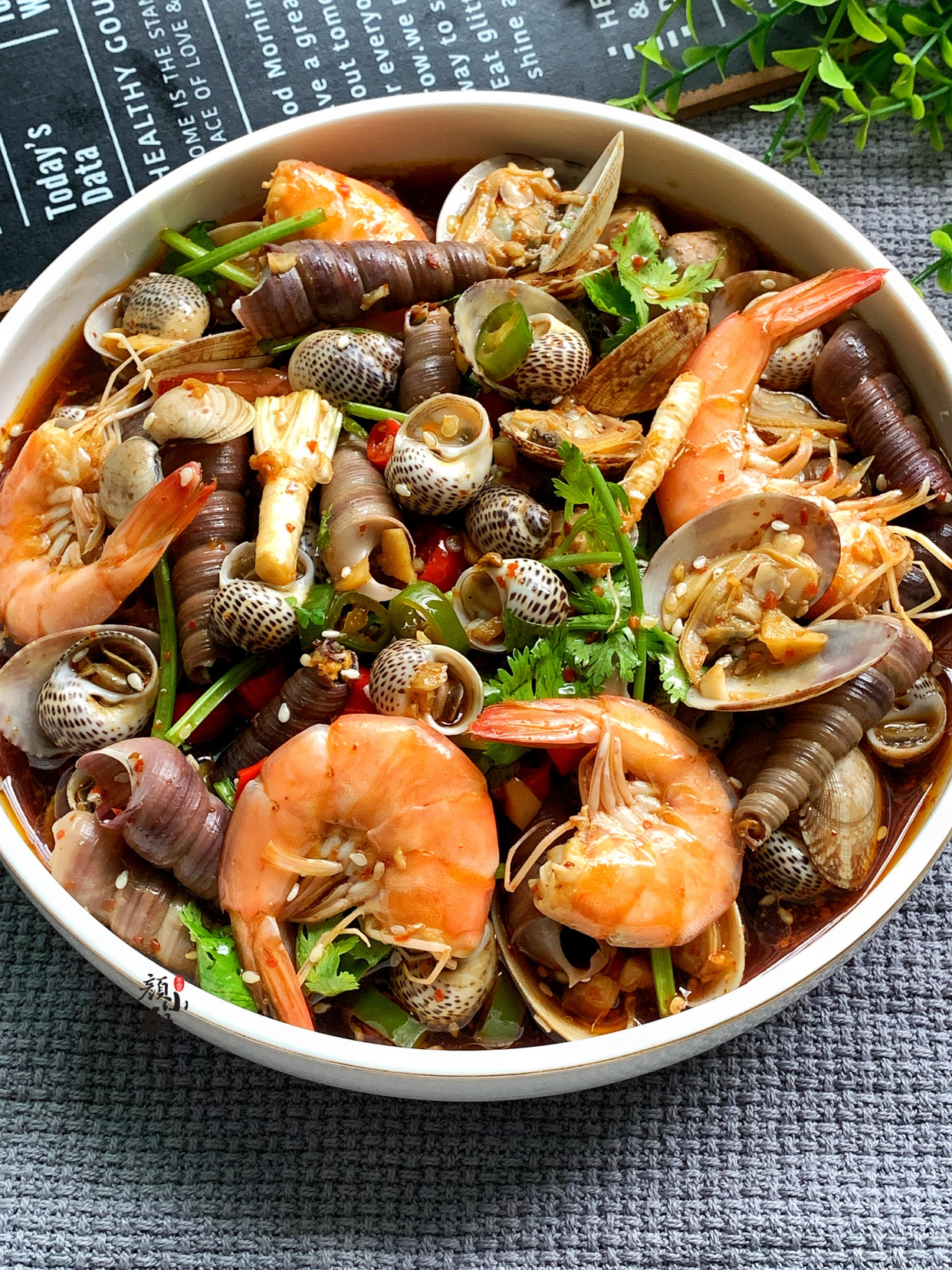 夏天，少吃猪肉多吃它，营养极高，比吃牛羊肉强，拌一下真好吃