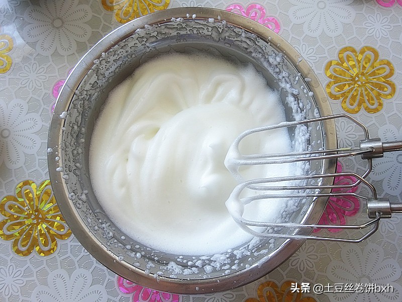 平底鍋就能完成的、入口即化的舒芙蕾式蛋糕，簡單好做，太好吃