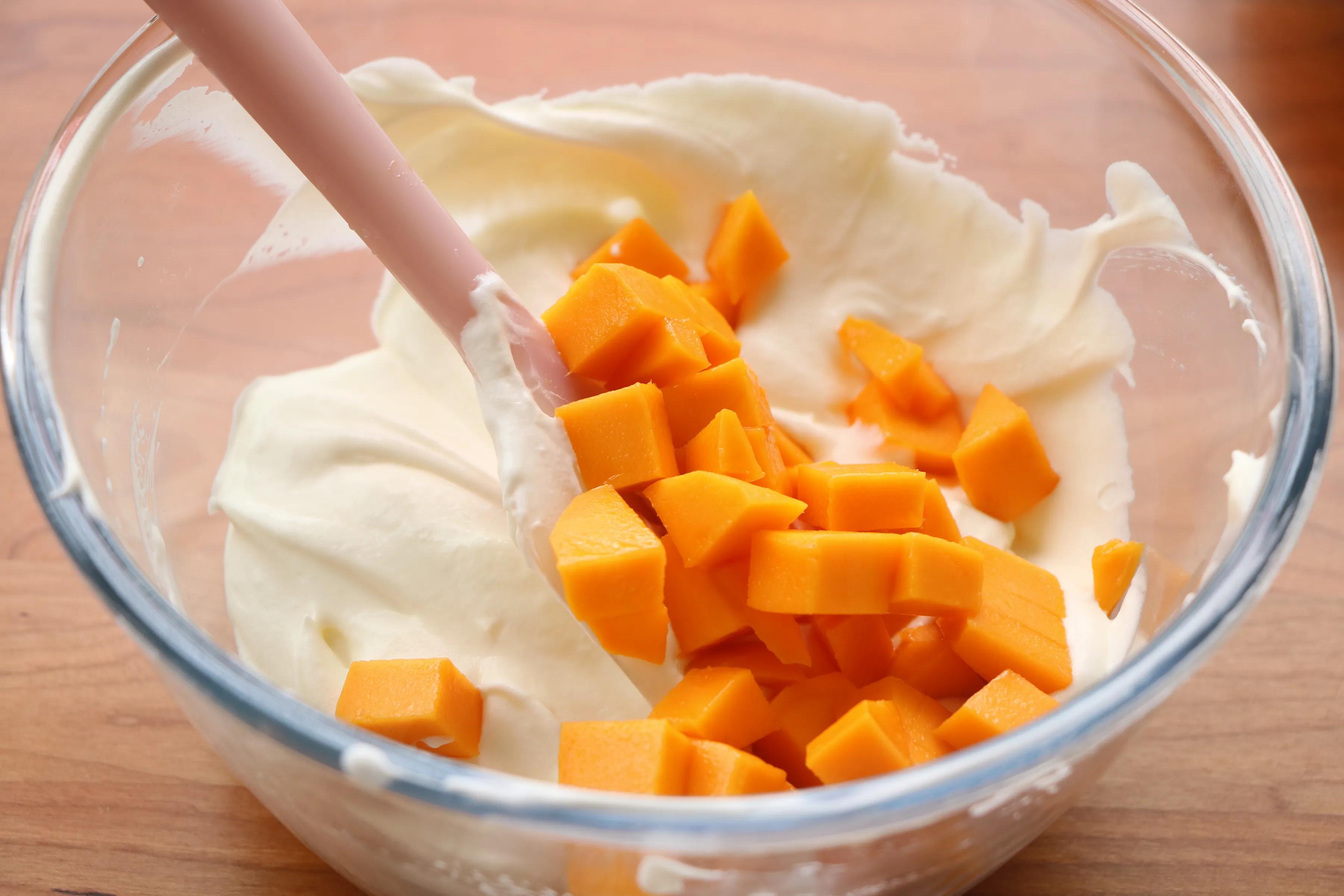 夏天別吃雪糕了，教你超火的厚切酸奶，甜而不膩，冰冰涼涼特過癮