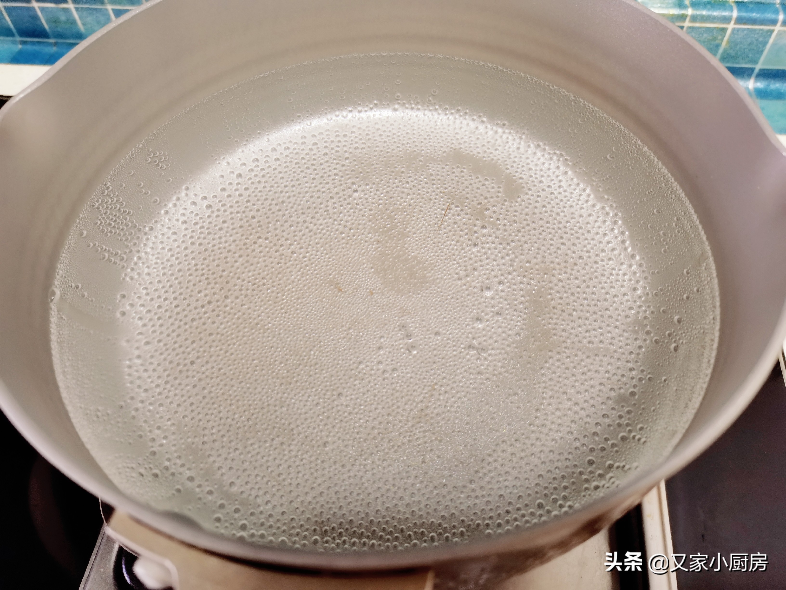 孩子爱吃的鸡肉丸子，详细步骤出来了，Q弹好吃，做法简单还省事