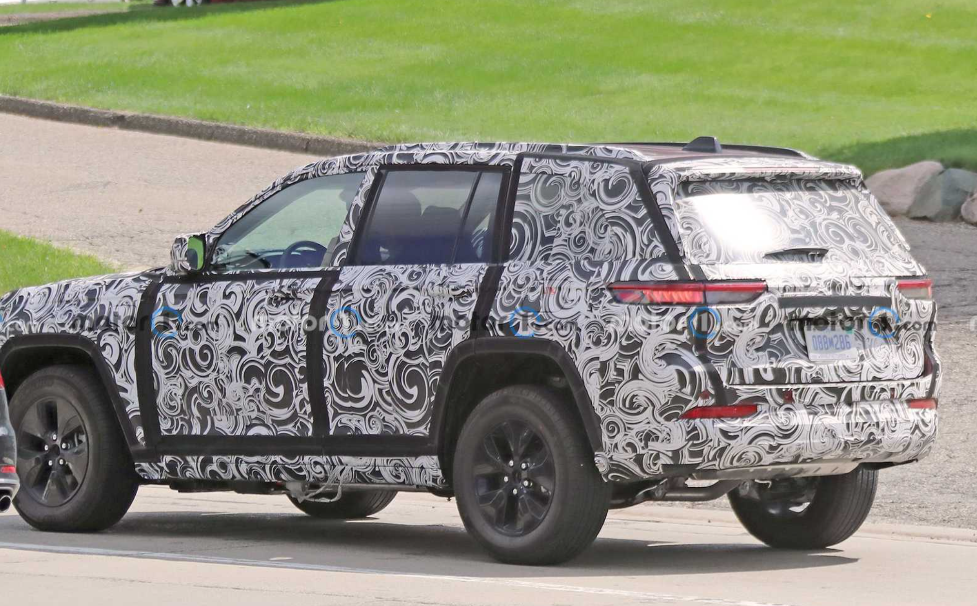 2022款Jeep大切4xe谍照曝光，你们看还有机会吗？