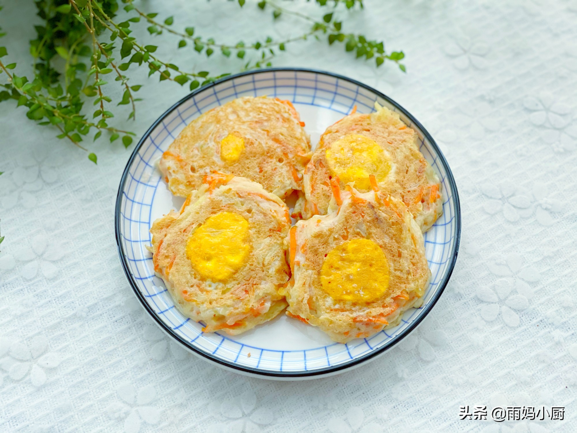 10分鐘快手窩蛋餅，金黃誘人又美味，用來當早餐營養加倍