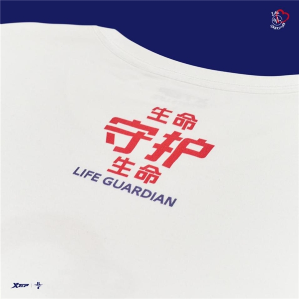 中国医师节，关爱基层医护工作者，特步在行动