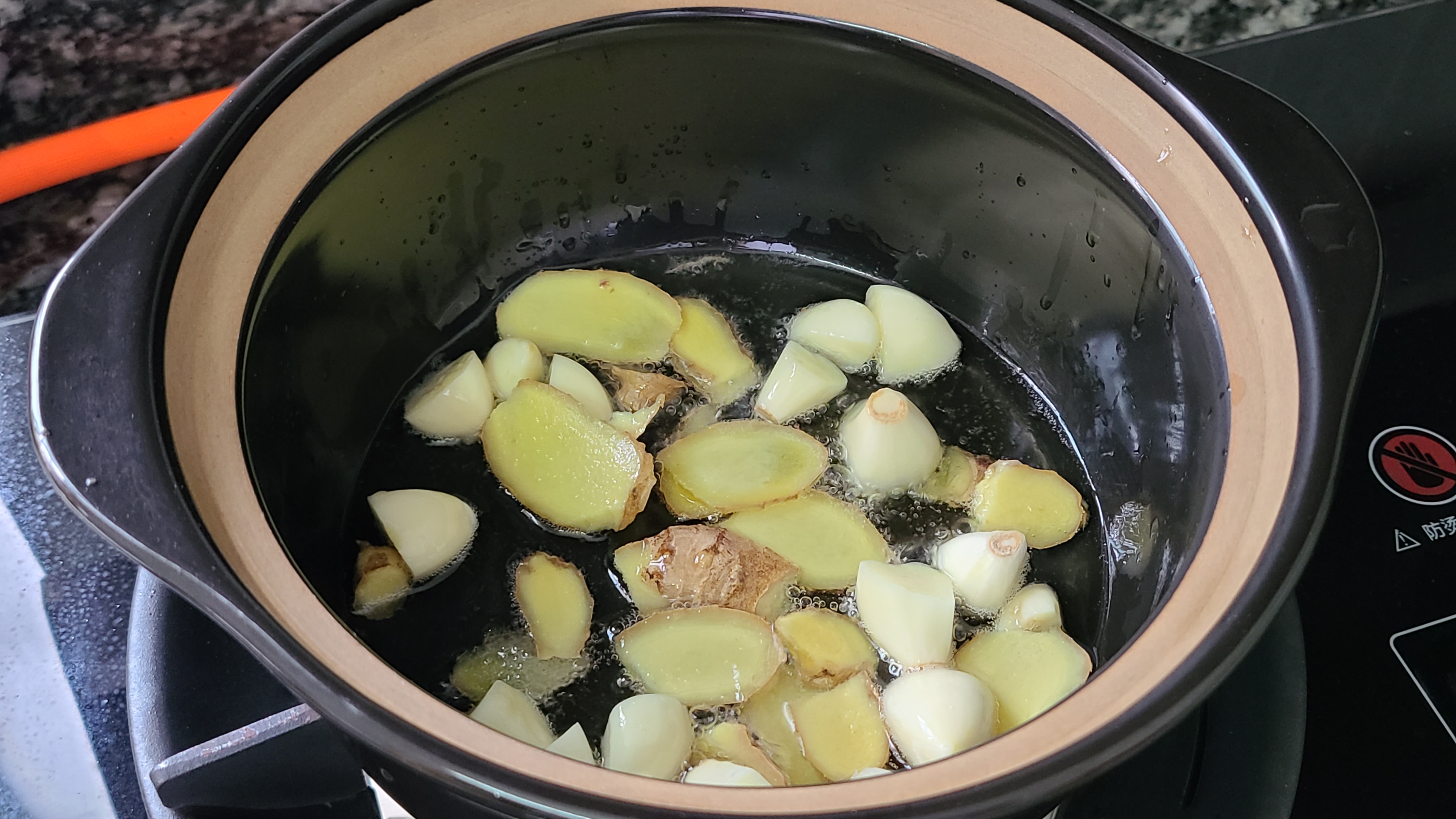 爱吃猪肉别直接炒，教你一个香喷喷的广东做法，简单美味又营养