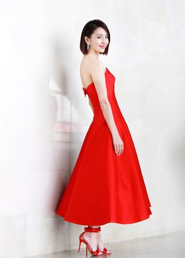 杨颖与范冰冰佟丽娅同台比美，赢了范冰冰却输