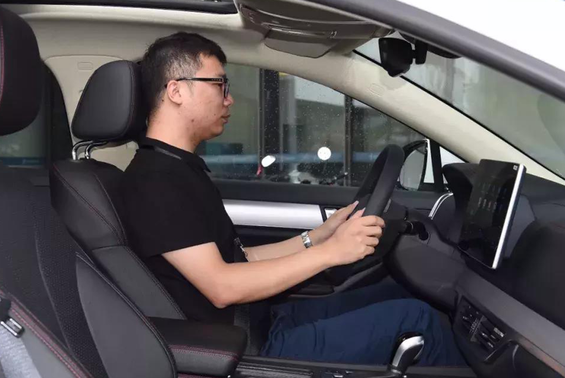 Severely step on the gas pedal or lightly step on the gas pedal, which