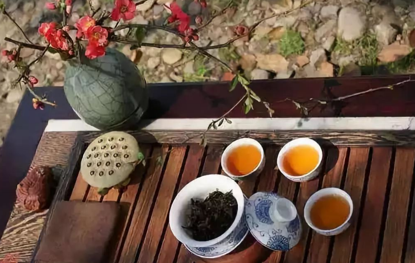 女性秋季喝茶，選哪種茶好？秋天養生喝茶，要注意哪幾點？