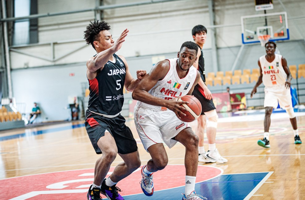 66-104！6连败！日本队又输了，单节7-18被吊打，目送对手首胜