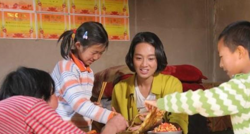 贾玲节目中曾想资助贫困儿童，却发现人家根本