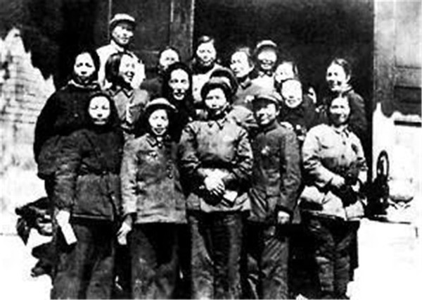 杨庆兰：17岁从战场背回一名重伤员，解放后，开