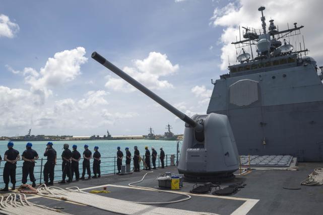 美特种兵逼近委边境，军舰驶入西太敏感区域，美搅局为啥突然升级