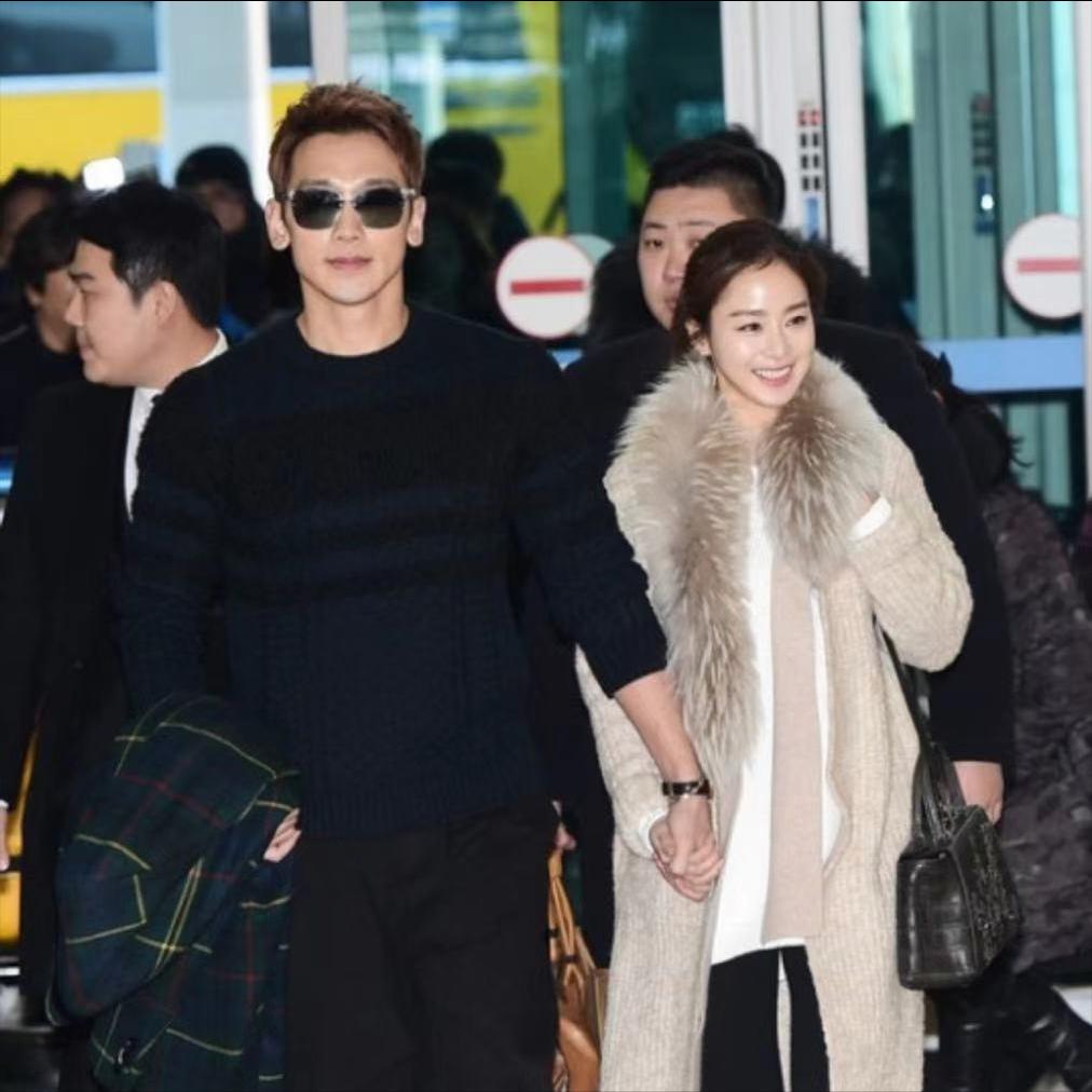 Rain and his wife Kim Tae Hee were walking hand in hand and were met by ...