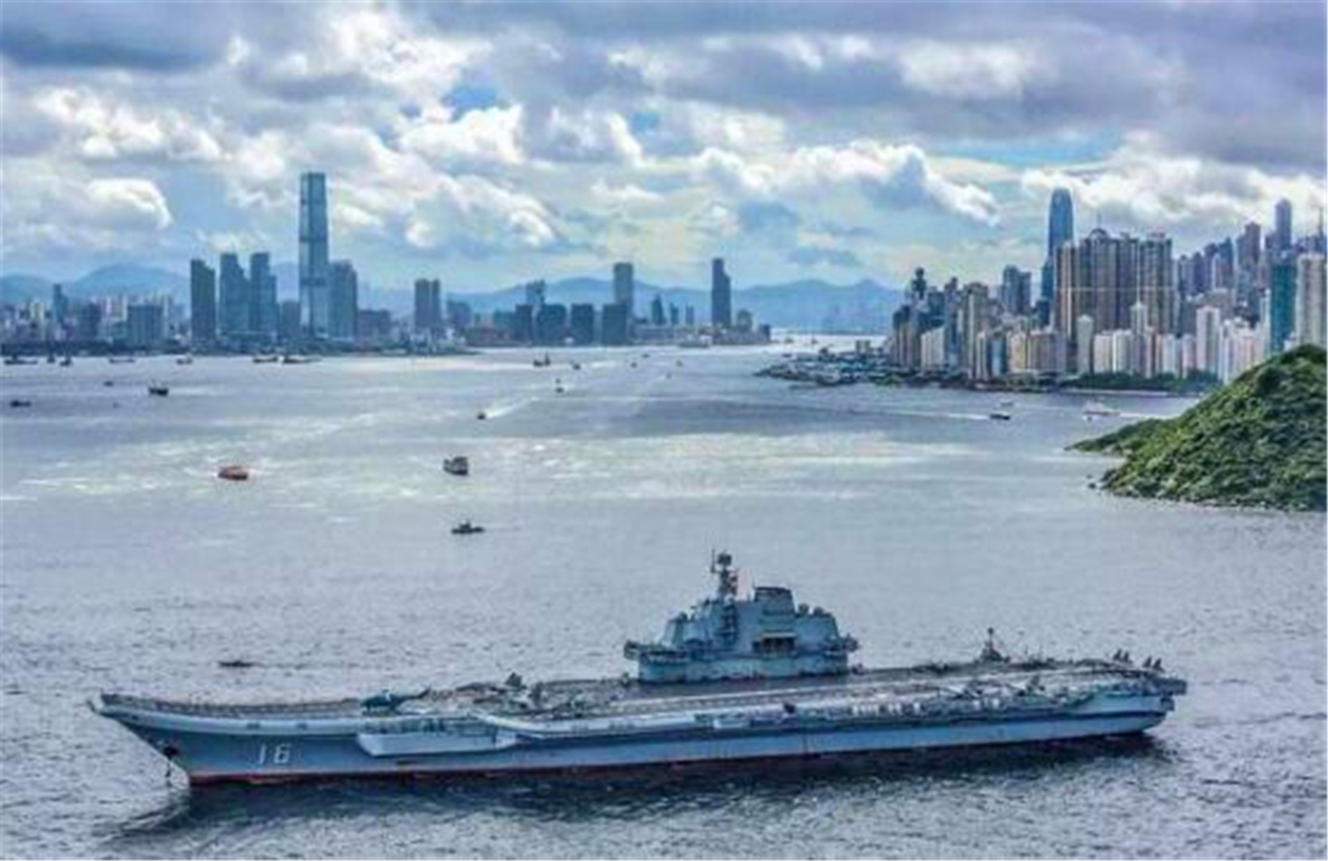 航母一般国家真养不起，从辽宁舰加满一次油，就可以看出有多烧钱