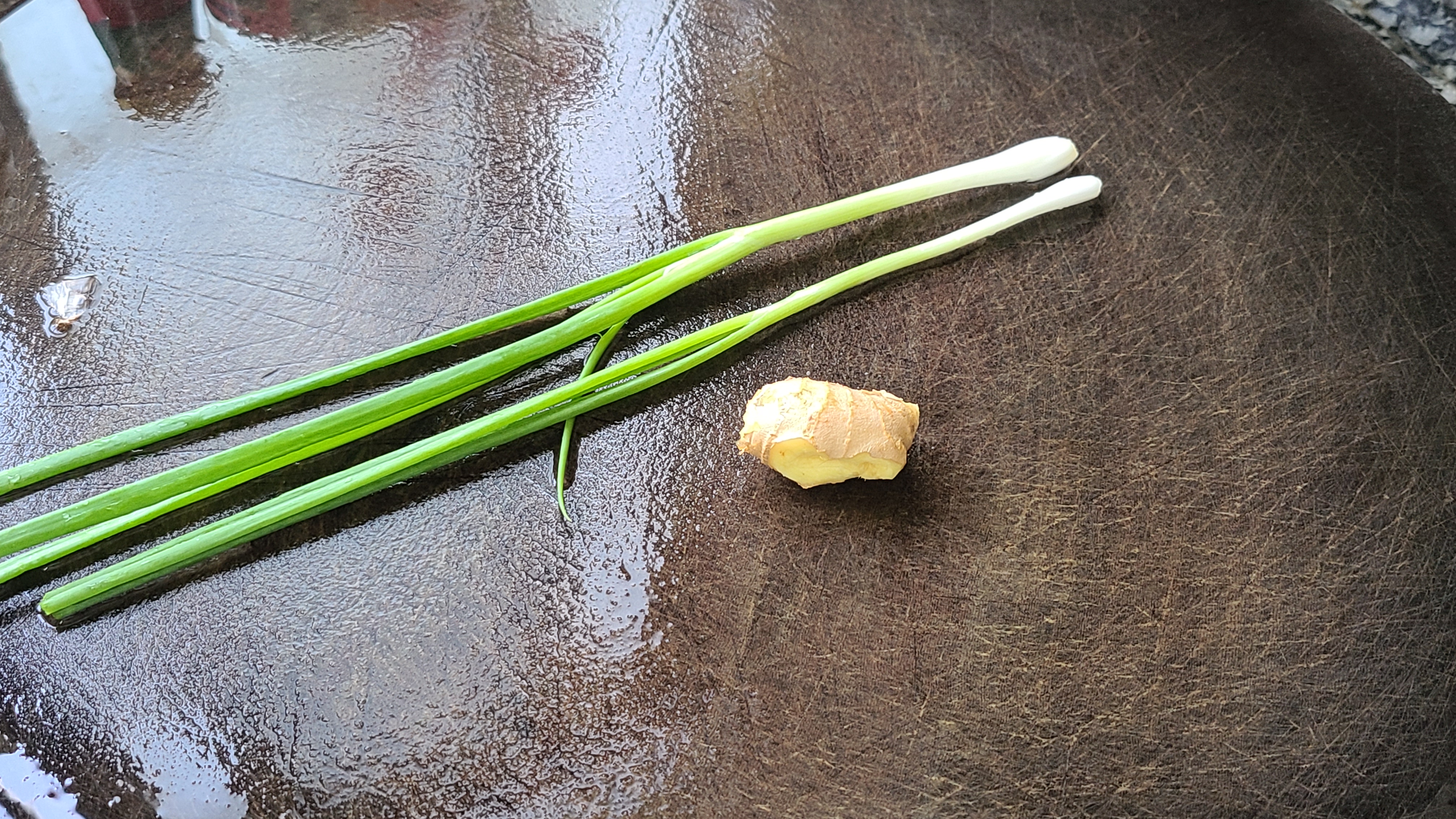 廣東焗螃蟹的做法，簡單好吃香味濃，滿滿的蟹黃看著就饞