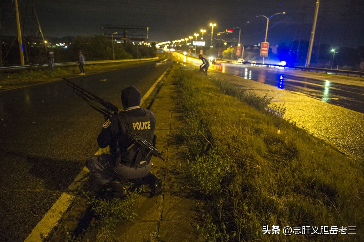 从巅峰彻底跌落，南非只用了短短10年，看看曼德拉究竟干了什么？