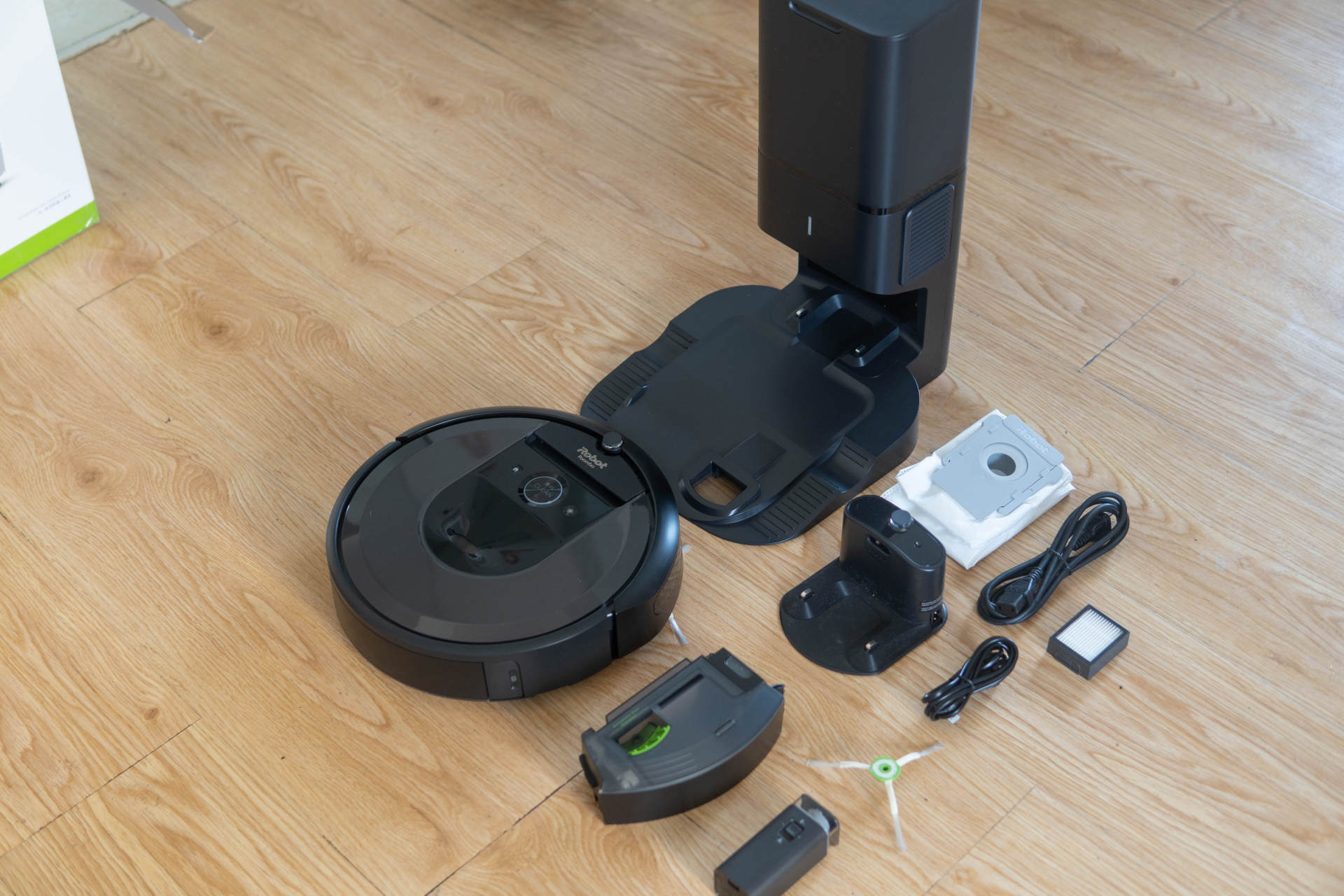 iRobot i7+ 扫地机器人值得买吗？集尘袋设计会是未来的方向吗？