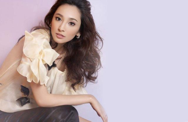 女明星为嫁豪门，不惜沦为生育机器，6年生4胎