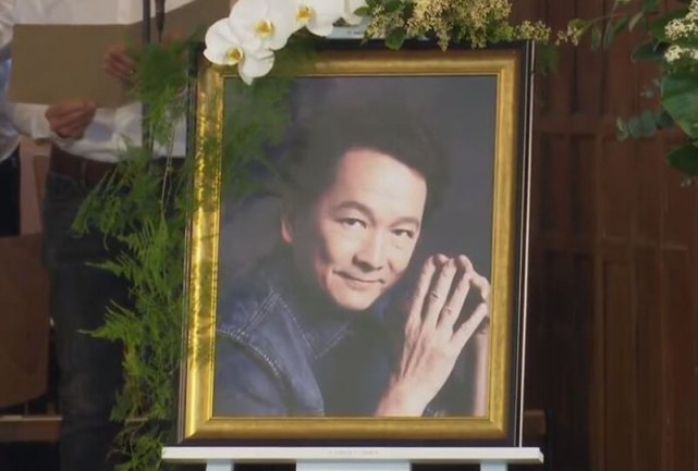 港媒曝周潤發在廖啟智出殯當天帶二人合照爬山，悼念至黃昏才回家