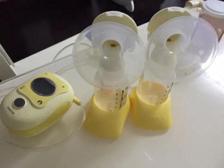 孙俪给小花穿旧衣服，小花的反应暴露家教，邓