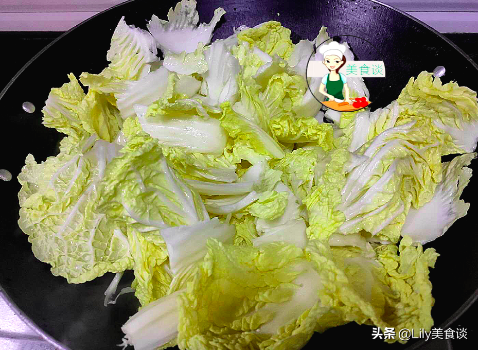 這兩樣素菜一起燜，不放肉也很鮮，我家一周準吃4次，次次都光盤