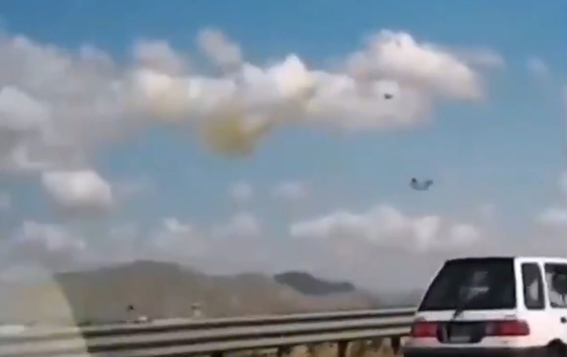 飞机是不是不行？美军也来摔机！一架F-22坠毁，