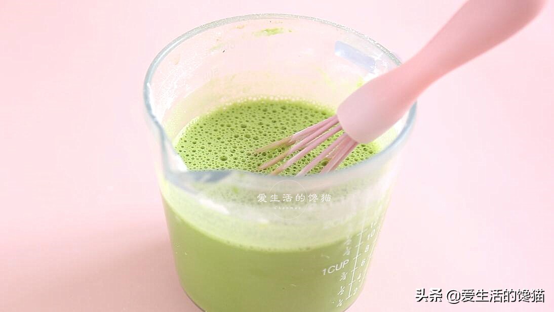 自制斑斓千层糕，Q弹爽口，颜色不发黄，秘诀在于这一步