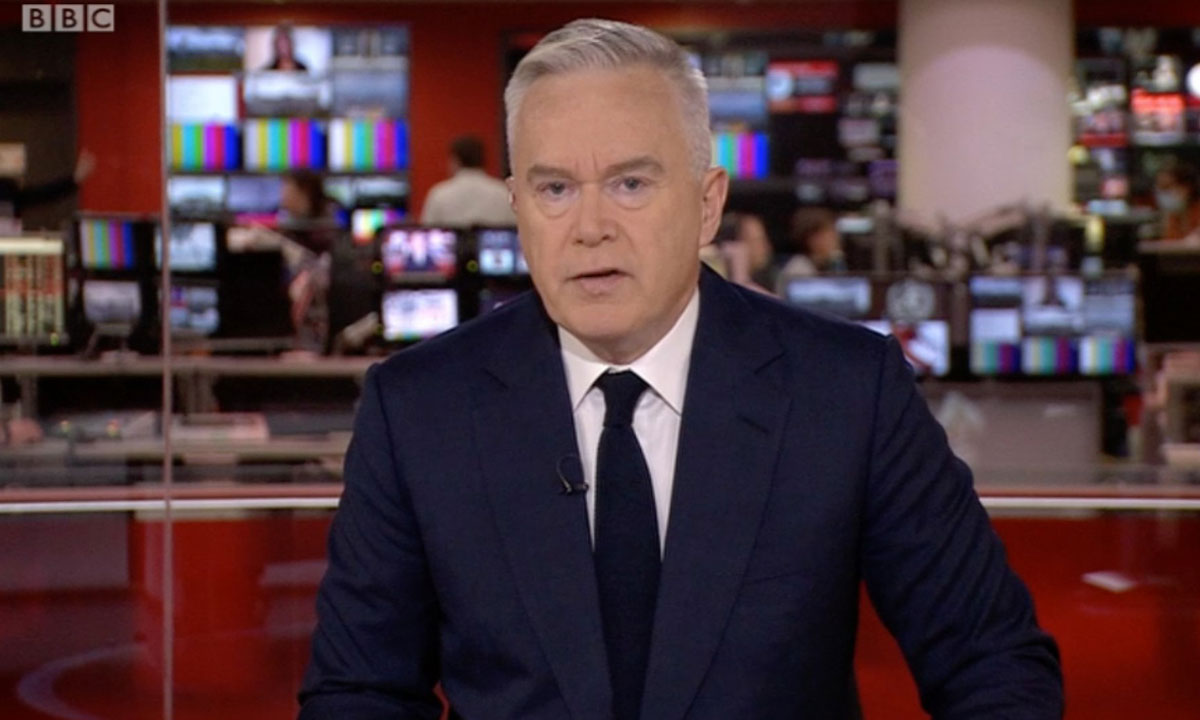 哈里梅根或回英国参加爷爷葬礼，民众：骂完王