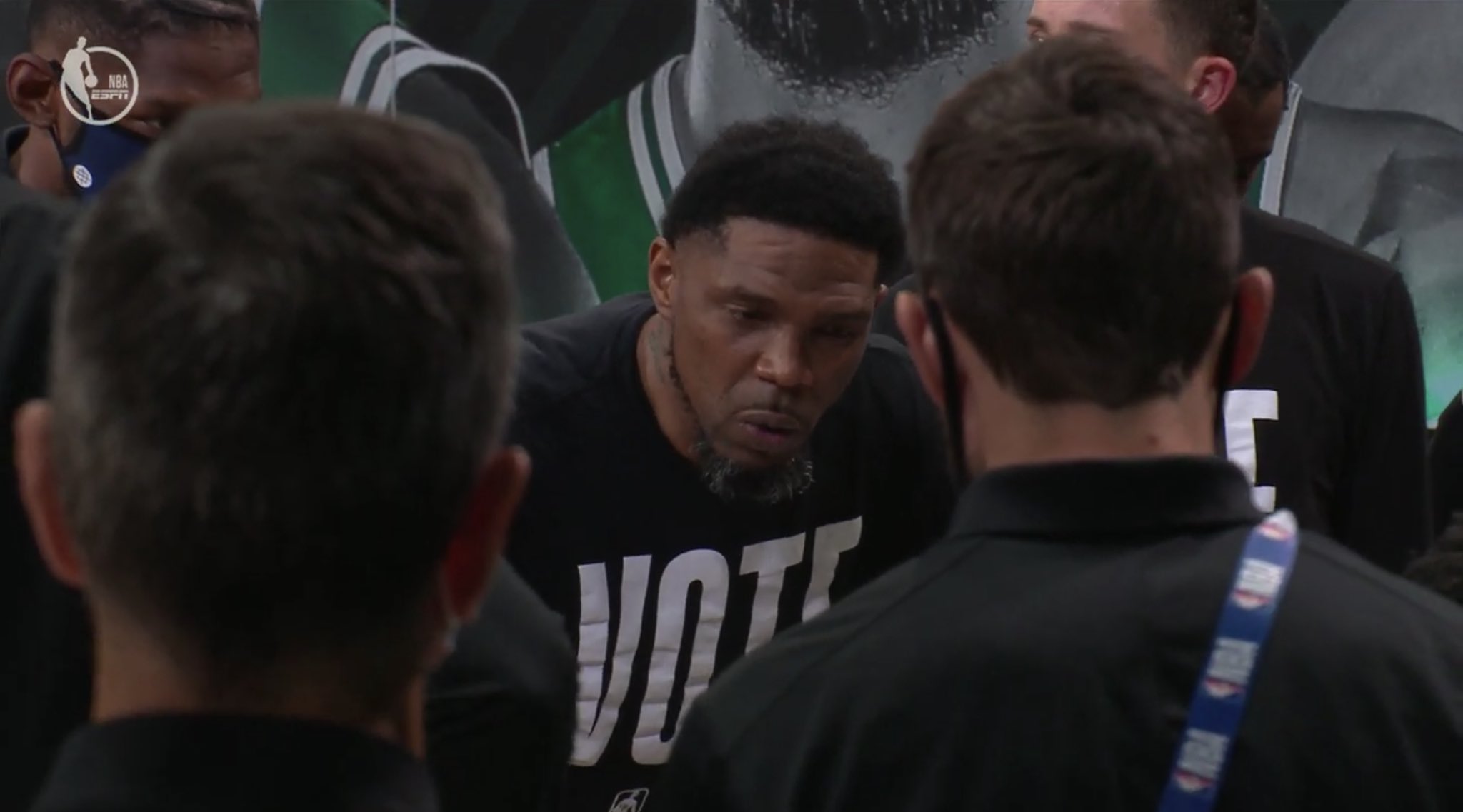 真大佬！ 季後賽從未出場，40歲老將霸氣訓話，巴特勒低頭不做聲