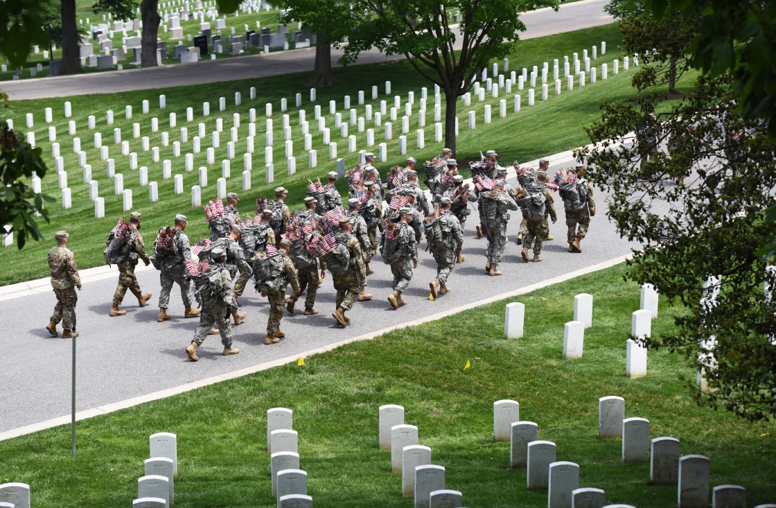 深陷战争泥潭，每年6000多美军不堪折磨自杀，公墓已接近饱和