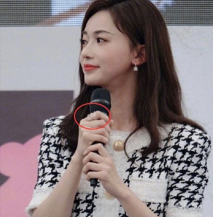 5位瘦成皮包骨的明星，不分男女的减肥，当真要钱不要命？