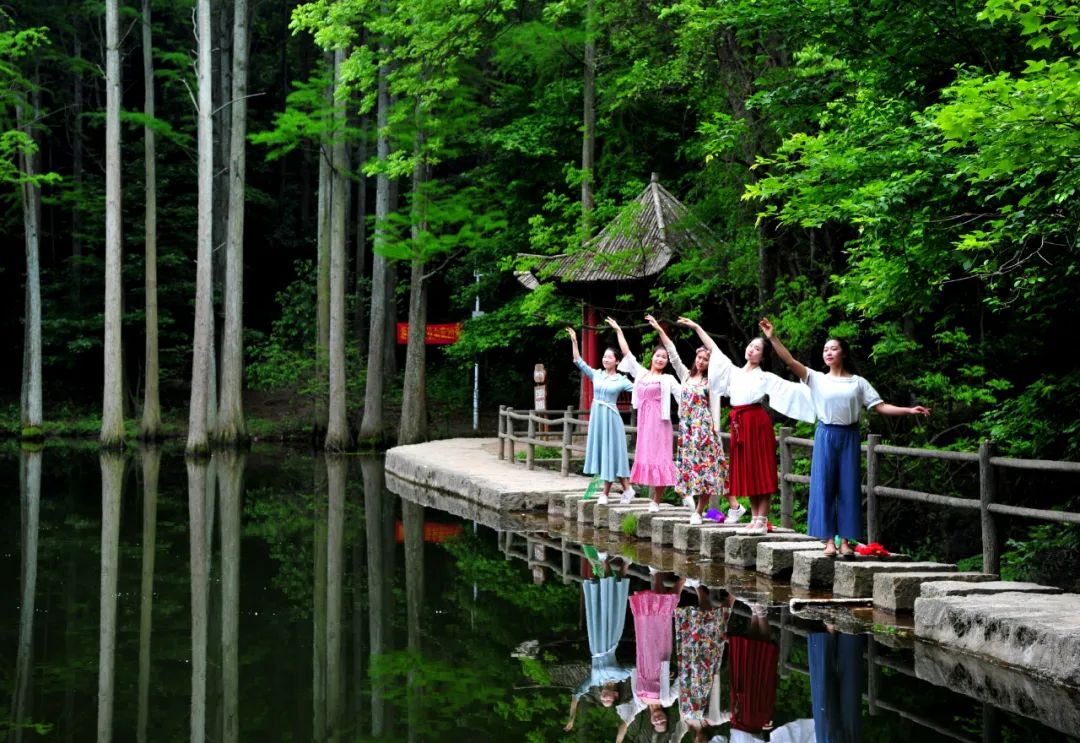 穿漢服 穿旗袍免票60天丨來(lái)雞公山賞四季山水 看萬(wàn)國(guó)風(fēng)情